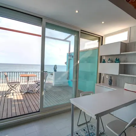 Blue Sea Front By Hello Homes Σίτζες